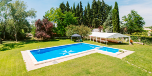 piscina jardin alquiler espacio exterior por horas familia amigos cumpleaños barbacoa